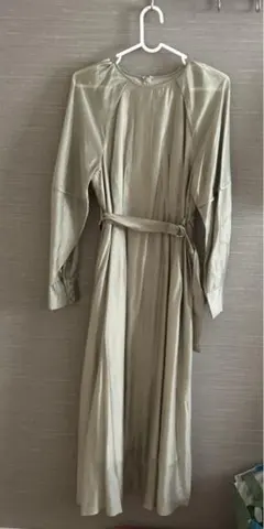 新品タグ付き ひざ丈ワンピース グリーン　Sサイズのサムネイル
