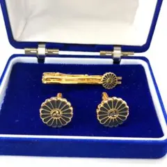 S990　寒川神社 タイピン カフス セット 菊紋 三つ巴 ゴールド 記念品