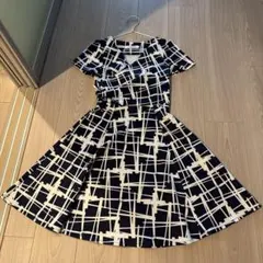 GRAZIA ネイビーとホワイトのチェック柄 半袖ひざ丈ワンピース