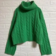 GU【S】緑色 ケーブルニット タートルネック セーター
