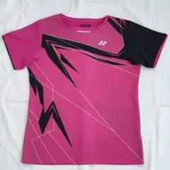 美品YONEX ゲームシャツ ブラック×ビビッドピンク ゼブラライクデザイン 美品YONEX ゲームシャツ ブラック×ビビッドピンク ゼブラライク