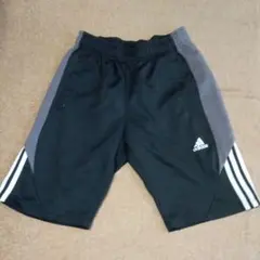 adidas　ハーフパンツ