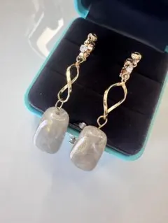 イヤリング　ゴールド　ストーン　縦約5.8センチ