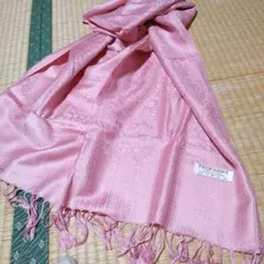 ピンクのペイズリ―柄　パシュミナ大判ストール雪の日は頭から巻いても可愛い