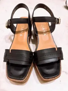 【美品】ダイアナ　黒パンプス