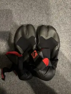 サーフブーツ ブラック/レッド メッシュバッグ付き