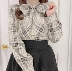 evelyn パターンフリルブラウス