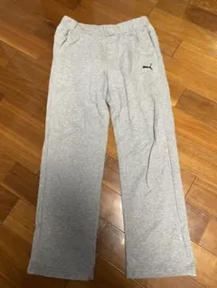 Puma グレー スウェットパンツ（XL）