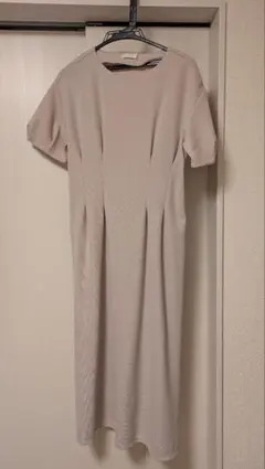 ベージュ 半袖 ひざ丈ワンピース サイズB81~85