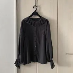 スローブイエナ★デシンプリントプリーツカラーブラウス