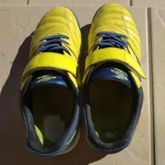umbro サッカーシューズ 黄色