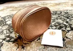 Tory Burch エンボス加工　モノグラム　メタリックゴールド　新品未使用のサムネイル