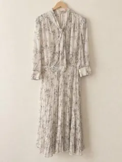 【JUSGLITTY】ボウタイプリーツワンピース　サイズ2