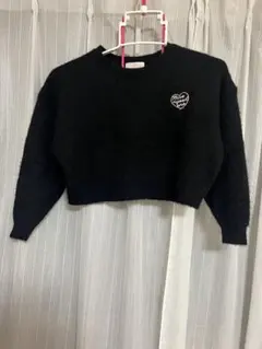 黒いハートメッセージクロップドセーター