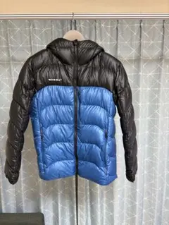 ⭐️MAMMUT ダウンジャケット ブラック ブルーのサムネイル