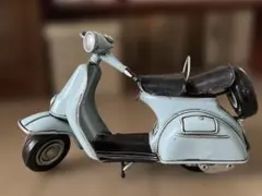 Vespa スクーター　ブリキ・アイアン調のレトロな置物