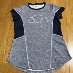 グレーとネイビーの半袖Tシャツ