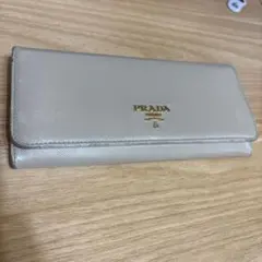 PRADA 長財布 ベージュ カードポケット付き