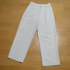 UNIQLO　タックワイドパンツ　オフホワイト　Ｌサイズ