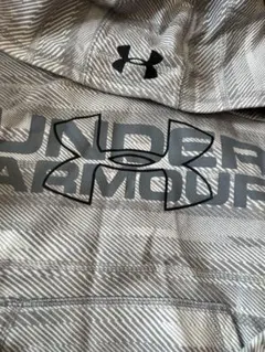 UNDER ARMOUR グレー ストライプパーカー