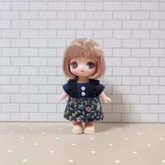 ぷちリカちゃん服　白無地ミニワンピース&花柄吊りスカートセット ぷちリカちゃん服 白無地ミニワンピース&白ドット柄吊りスカートセット