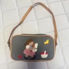 ファミリア familiar 刺繍 ショルダーバッグ レッド 女の子 リンゴ 赤