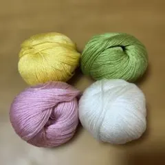 クラフトトウカイで購入。毛糸4色セット！