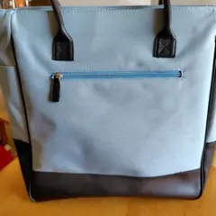 水色と茶色のトートバッグ