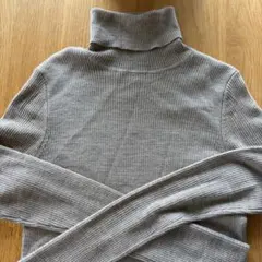 ユニクロ　メリノリブタートルネックセーター