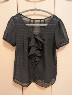 【ルージュディアマン】美品　ブラック シアー フリル 半袖 ブラウスのサムネイル