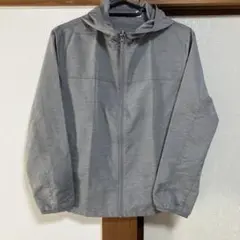ユニクロ　ポケッタブルパーカー140㎝