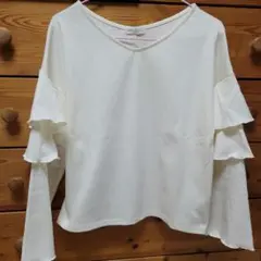 earth music&ecology フリル長袖カットソー ホワイト　Fサイズ