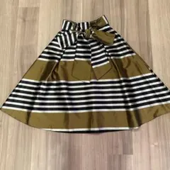 美品【asos エイソス】ひざ丈スカート　フレアスカート　サイズ34のサムネイル