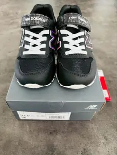【新品未使用】New Balance ブラックスニーカー 17cm