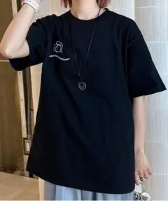 Ameri♡ SIDE EMBROIDERY OVER LOGO TEE