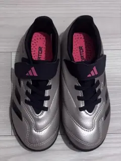 新品！adidas 19cm サッカーシューズ トレーニングシューズ　メタリック
