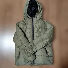 オリーブグリーン フード付きダウンジャケット