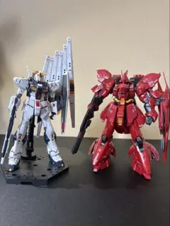 RG νガンダム & サザビー 改修 塗装済み 完成品 RG νガンダム & サザビー 改修 塗装済み 完成品