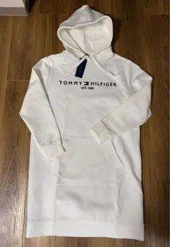 TOMMY HILFIGER パーカー ホワイト Mサイズのサムネイル