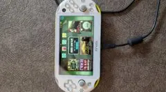 PSVita 本体 PCH-2000 メモリーカード・アダプター付き
