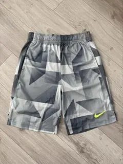 NIKE ハーフパンツ キッズ L 幾何学模様