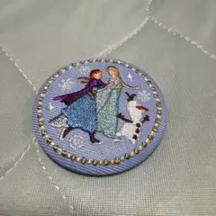 Disney Characters 刺繍缶バッジビスケット アナと雪の女王