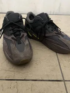 値下げ中　adidas YEEZY Boost 700 イージーブースト