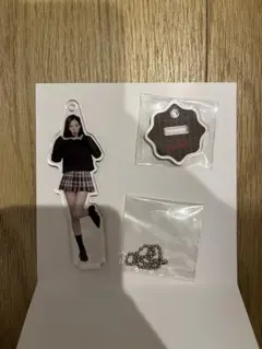 twice ナヨン ランダムミニアクリルスタンドチャームのサムネイル