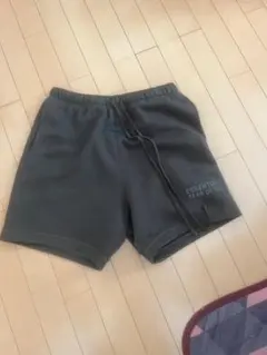 ESSENTIALS グレー ショートパンツ Sのサムネイル