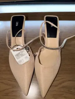 ZARA ベージュ ポインテッドトゥミュール