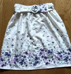 ♡Rewderew♡花柄　ホワイト　フレア　ボタニカル Mデート　上品　春夏のサムネイル