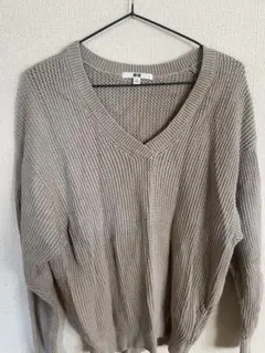 UNIQLOベージュ Vネック ニット Sサイズ