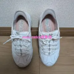 Skechers ホワイト厚底スニーカースリップインズ
