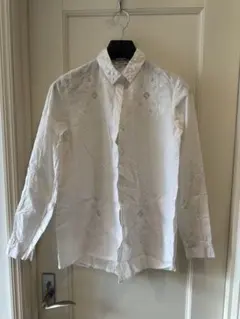 スペイン発のブランドdesigual 刺繍入りホワイト長袖シャツ